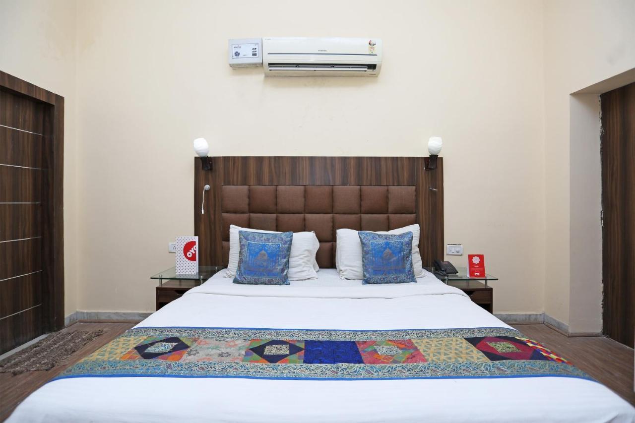Oyo Flagship The Marc Blu Hotel Tājganj Eksteriør billede
